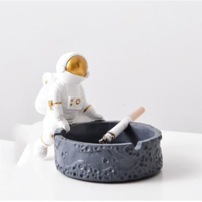 China Lovely Dreamy Household Decoration Cartoon Space Series Home Decoration Star Astronaut Ashtray for sale