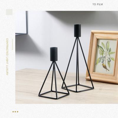 China Modern Simple Black Eco-friendly Metal Candlestick Candlestick Holders Wedding Bar Party Living Room Decor Christmas Gifts Candle Holders for sale