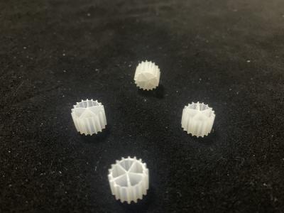 Cina Sistema integrato di acquacoltura e coltura idroponica bianco di corpo filtrante di Mbbr Y2 11X7mm Biocell in vendita