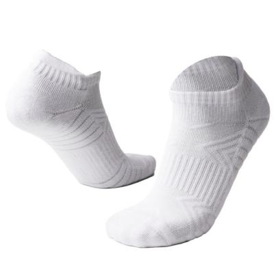 China Sustainable Men's Comfortable Breathable Invisible Socks Summer Sport Hogs No Show Short Striped Sock for sale