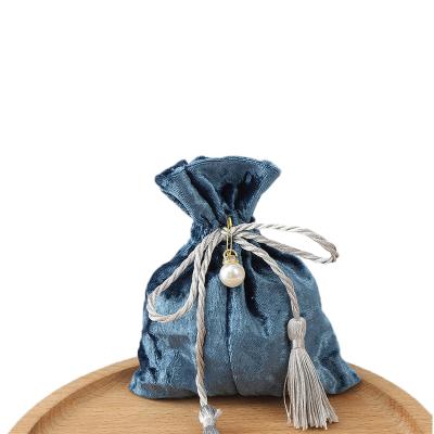 China Round Bottom Drawstring In Running YELLOW BLUE RED PINK Flannel Jewelry Drawstring Bags Earphone Drawstring Gift Bag MORE Color for sale