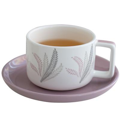China Conjunto de té floral de porcelana Tazas de té de cerámica Platillos Tazas Conjunto de café con volumen de 250 ml en venta