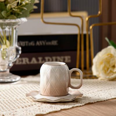 Cina Tazze di caffè di 6 tazze di lusso rosa espresso e piatto design tazze di ceramica acqua tazza di caffè latte tazza tazze di ceramica tazze di caffè all'ingrosso in vendita