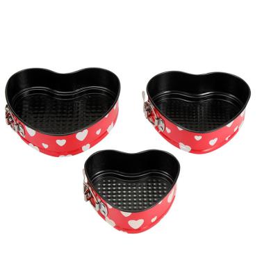 China Sustainable Modern Style Heart Shape 3 Pcs Baking Mold Set With Removable Bottom Springform Cake Pan for sale