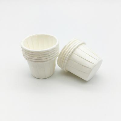 China Disposable White Universal Food Grade Cupcake Liner Muffin Cup Cake Stand for sale