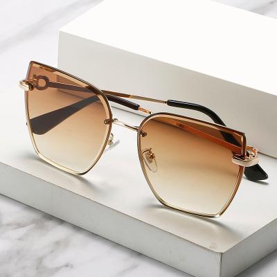 China High quality trendy fashion famous branded sunglasses 2022 women popular sunglasses over size sunglasses for sale