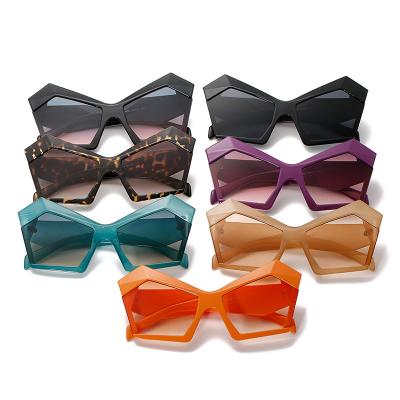 China Fashion Sunglasses 2022 New PC Frame Sunglasses Personality Big Frame Sunglasses Irregular Funny Lens Female Fashion for sale