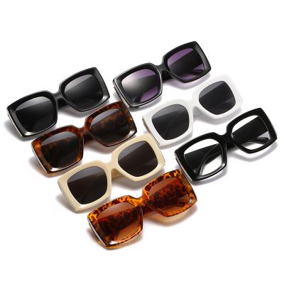 China Fashion Sun Glasses Trendy Retro Women Men Square Frame Square Frame Shade Customizable Modern Custom Sunglasses for sale