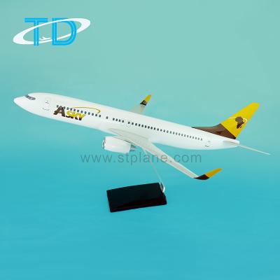 China Europe Boeing B737-800 1/60 62cm Model Aircraft Aircraft Resin Crafts Plane for sale