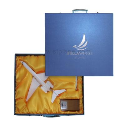 China Handmade gift box with foam and silk apply to flat resin model for sale