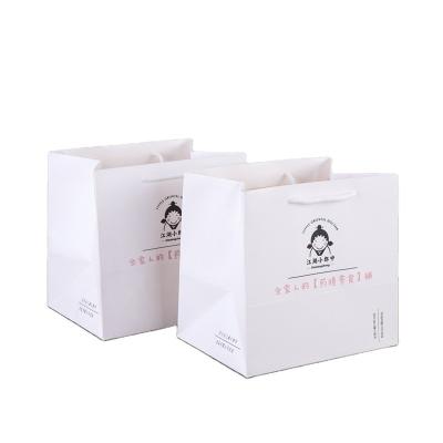 China Recyclable Eco - Friendly White Kraft Paper With Colorful Customized Printing Paper Gift Bags for sale