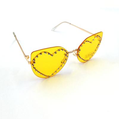 China High quality unisex custom made colorful gradient heart stones diamond party sunglasses new sunglasses luxury yellow eyewear rimless logo for sale