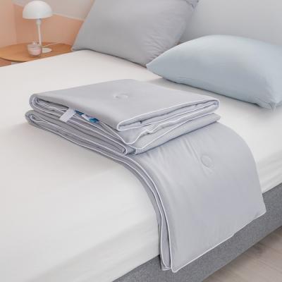 China Anti Fiber Summer Super Soft Luxury Bacterial Hotel Bedroom Cheap Cooling Twin Quilt for sale