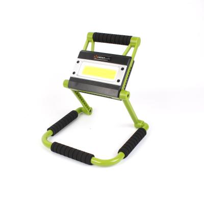 China Waterproof 4000lm 200m Long Range Portable Led Working Light Multifunctional Portable Foldable Working Lamp for sale