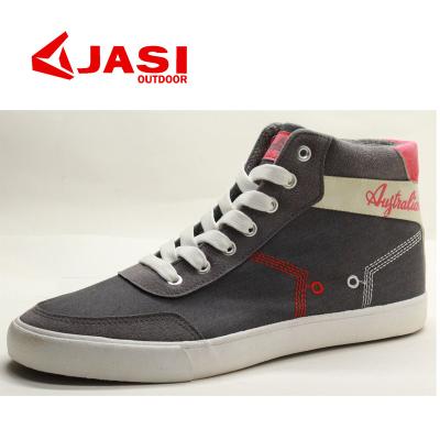 China Fashion Lace Up Mid Cut Canvas Shoes Running Canvas Shoes Man Cheap Vulcanized Shoes Man for sale