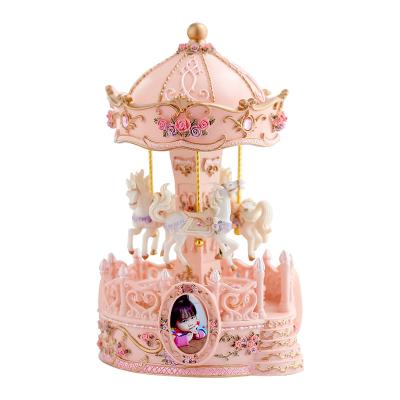 China Crystal Ball Merge with 3-Horse Music Box Carousel with Picture View, Home Decorative Colorful Resin Craft Lights Carousel Music Box for sale