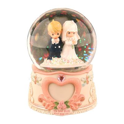 China Crystal Ball Merge With Music Box Gift For Girlfriend Or Wife Custom Resin Wedding Souvenirs With Photo View Wedding Theme Water Snow Globe Music Box for sale