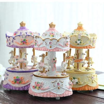 China Best Resin 3-Horse Musical Box Birthday Gift for Kids Friends, European Style Colorful Lights Carousel Music Box for sale