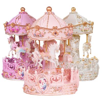 China Crystal Ball Merge with 3-Horse Music Box Carousel with Photo Sight Best Birthday Gift for Kids Friends, Colorful Lights Carousel Music Box for sale