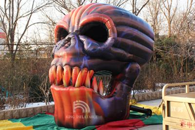 China El cráneo esquelético del cráneo de la entrada de Halloween del diablo inflable inflable gigante de la decoración va al partido del club en venta