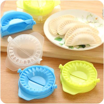 China Dumplings Making Amazon Hot Sale Kitchen Pastry Tools Dumplings Making Plastic Press Dumpling Maker Mold for sale