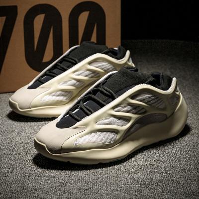 China 2021 Latest Design Breathable Yeezy Shoes Original High Quality Men Fashion To Yeezy 700 V3 Sports Running Shoes for sale