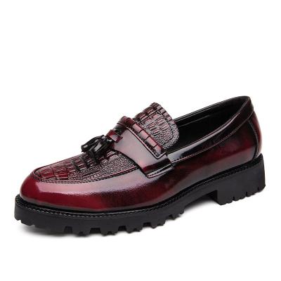 China 2021 Anti-Smell Fashion Waist Men's Slip-On Croissant Oxford Loafers Shoes Summer Leather Autumn Shoes Men Flats Tassels for sale