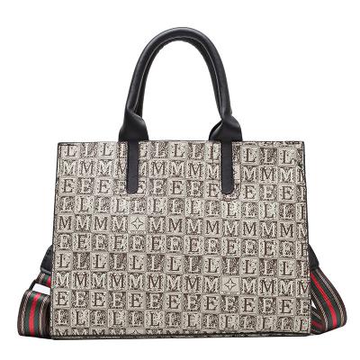 China Large Capacity Tote Bag Competitive Price Luxury Tote Handbag Lady Bag Good Quality for sale