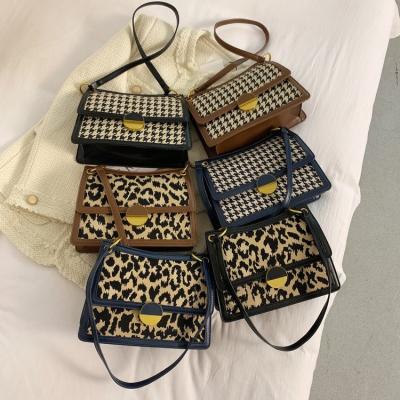 China 2022 new fashion women's casual bag fashion texture cross - body bag below a cross shoulder bag small square women's backpack for sale