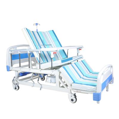 China Elderly Crank Manual Bed Or 4 Functional Home Care Hospital Bed Multi Patient Care For Sale for sale