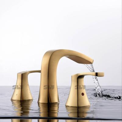 China European Style Metered Bathroom Sink Faucet Double-Handle Three-Hole Faucets Hot And Cold Copper for sale