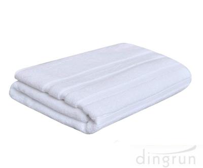 China Ultra Absorbent Cotton Bath Towels Super Soft Oversized With White Color for sale