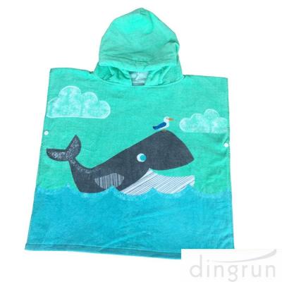 Chine Réactif à capuchon de serviette de plage de poncho de dauphin mignon imprimé pour des filles et des garçons à vendre