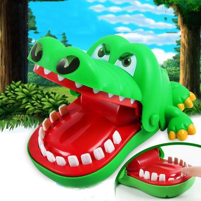 China Travel agency hot selling creative jokes tell alligator hand children's toys family games classic sharp tooth crocodile mouth game for sale