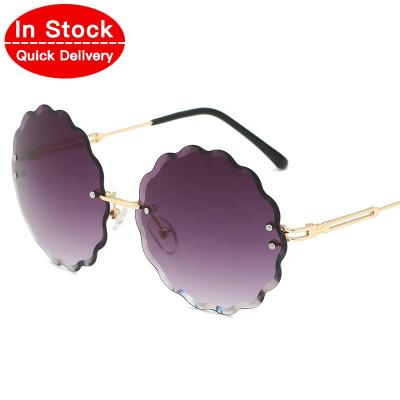 China Fashion Sunglasses 2019 In Stock Sunglasses 2809 Glass Eyewear OEM Logo Wholesale Women Round Lenses Fashion Vogue Flower Style Metal Sun Sun Glasses for sale