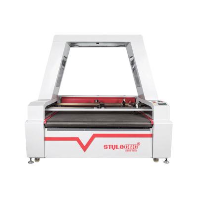 China Automatically Position Laser Garment Cutting Machine With CCD Camera And Conveyor System for sale