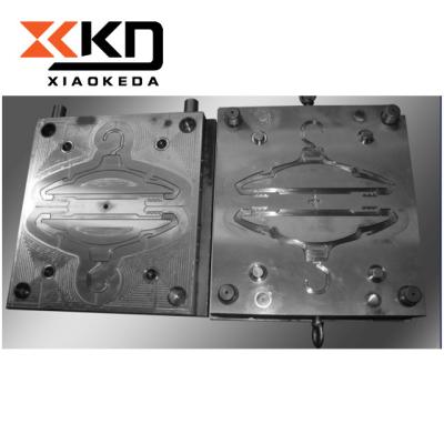 China Professional OEM Metal Hanger Mold Plastic Injection Mold for sale