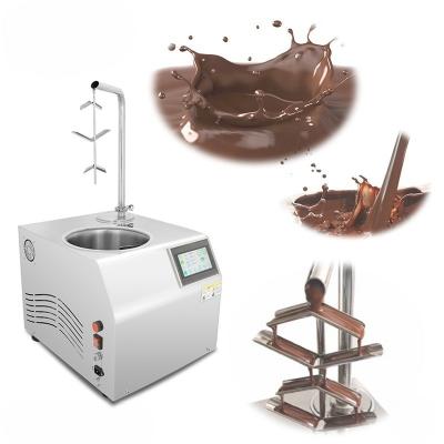 China Chocolade smeltmachine met een nettogewicht van 45 kg voor perfect gehard en gesmolten chocolade Te koop