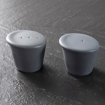 China Wholesale Luxury Nordic Light Gray Glazed Porcelain Pepper Pot Irregular Matt Restaurant Ceramic Pepper Shaker Kitchenware from Guangzhou for sale