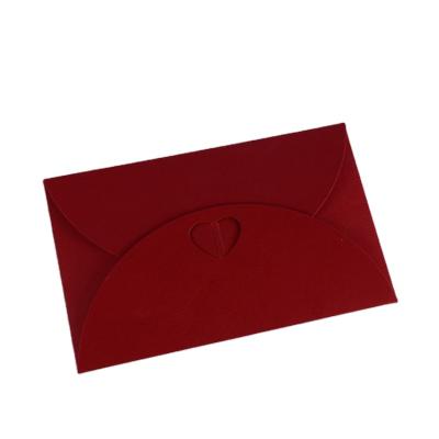 China Recyclable Customizable Heart Shaped Envelope , Environmental Friendly Paper Wedding Invitation Packaging Bag for sale