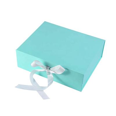 China Luxury Recycled Materials Clothes Packaging Foldable Gift Boxes With Ribbon for sale