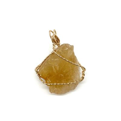 China Fashion Amazon Irregular Raw Crystal Stone Hot Selling Natural Crystal Pendant Jewelry for sale