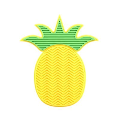 China Clean Makeup Brush Pineapple Shaped CM-9219 Silicone Makeup Brush Pad for sale