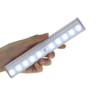 China Easy Installation Bright Light 200LM Magnetic Cabinet LED Light Bar 4*AAA Battery Powered Under Cabinet Lighting Closet Spotlight for sale