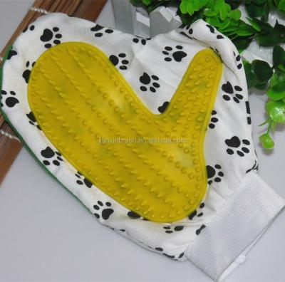 China Sustainable Dog Cat Animal Poodle Hair Bathing Grooming Cleaning Cloth Glove with Soft Massage Teeth for sale