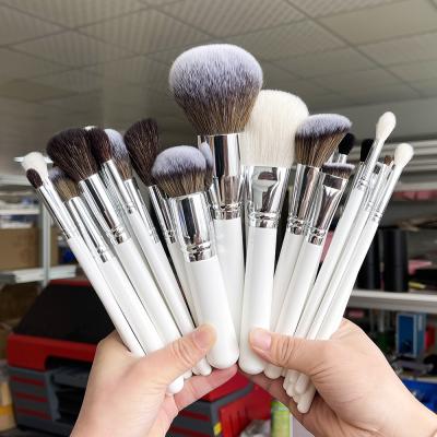 China Angular Blush BUEART Makeup Set Brush White Professional Eyeshadow 15 Pieces Natural Goat Hair Makeup Brush Hot Sale Factory Wholesale for sale