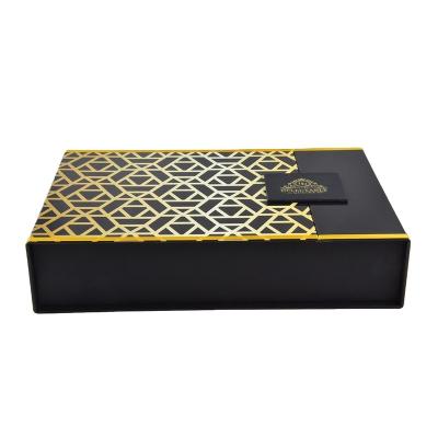 China Wine packing 2021 Manufacturer New Design Decorative Pattern Paper Wine Packing Box With Lid for sale