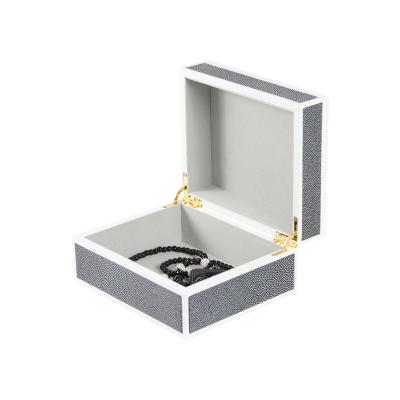 China Elegant Custom Jewelry Case PU Leather Jewelry Box With Lid Gift Box Display for sale