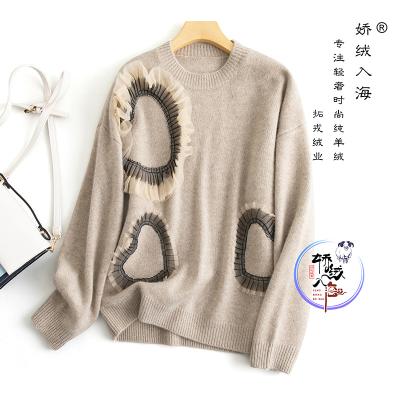 China 2021 winter new anti-pilling cashmere heart-shaped three-dimensional decorative warm sweater round neck sweater, cashmere fabric for sale