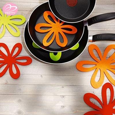 China Alibaba China Viable Promotional Flower Shape Felt Pan Protector, Pan Mat for sale